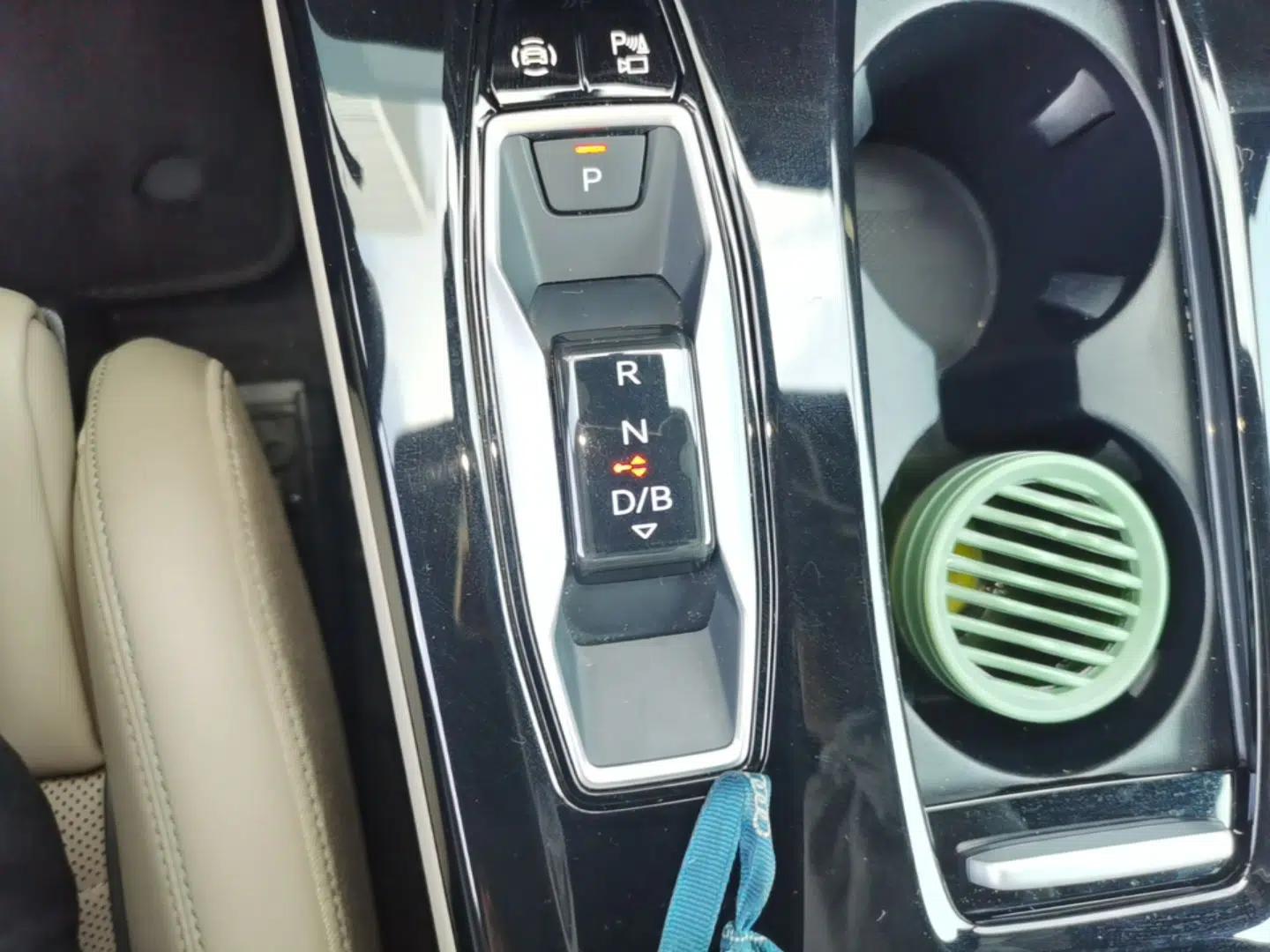 Audi Q6L Sportback e-tron 2026 First-Release Navigation Edition — миниатюра 22