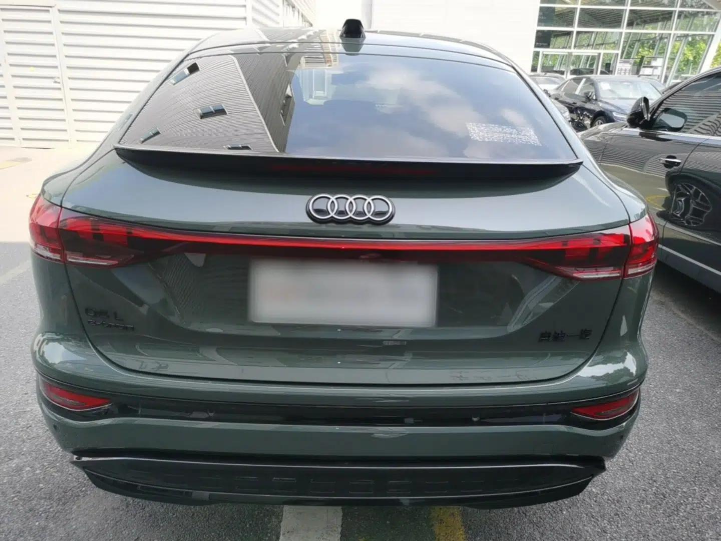 Audi Q6L Sportback e-tron 2026 First-Release Navigation Edition — миниатюра 5