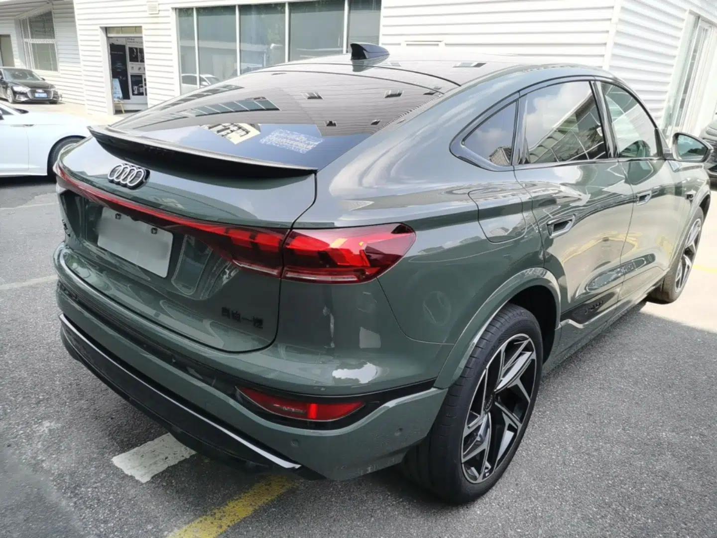 Audi Q6L Sportback e-tron 2026 First-Release Navigation Edition — миниатюра 6