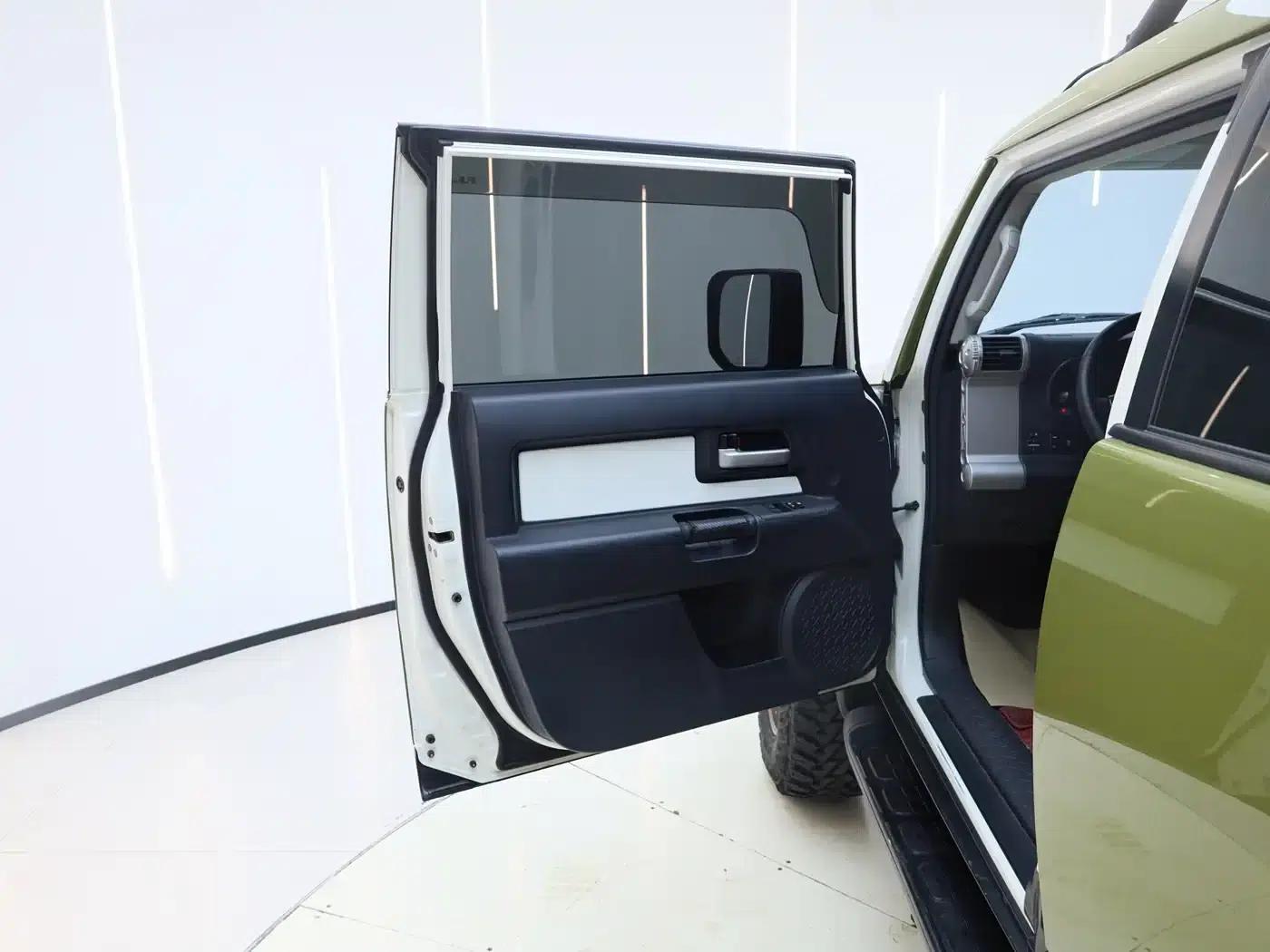 2019 FJ Cruiser 4.0L Middle East Edition — миниатюра 11