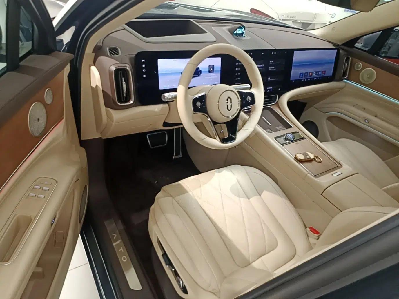 Hima AITO M9 2024 Range-Extended Ultra Version 42 kWh 6-Seater Model — миниатюра 18