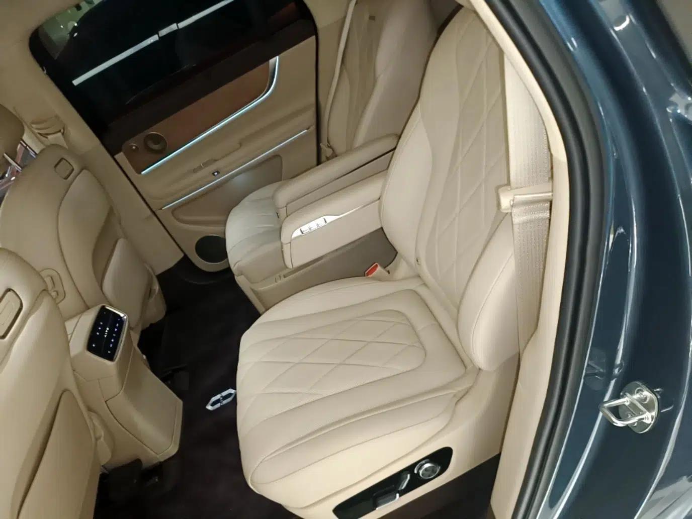 Hima AITO M9 2024 Range-Extended Ultra Version 42 kWh 6-Seater Model — миниатюра 20