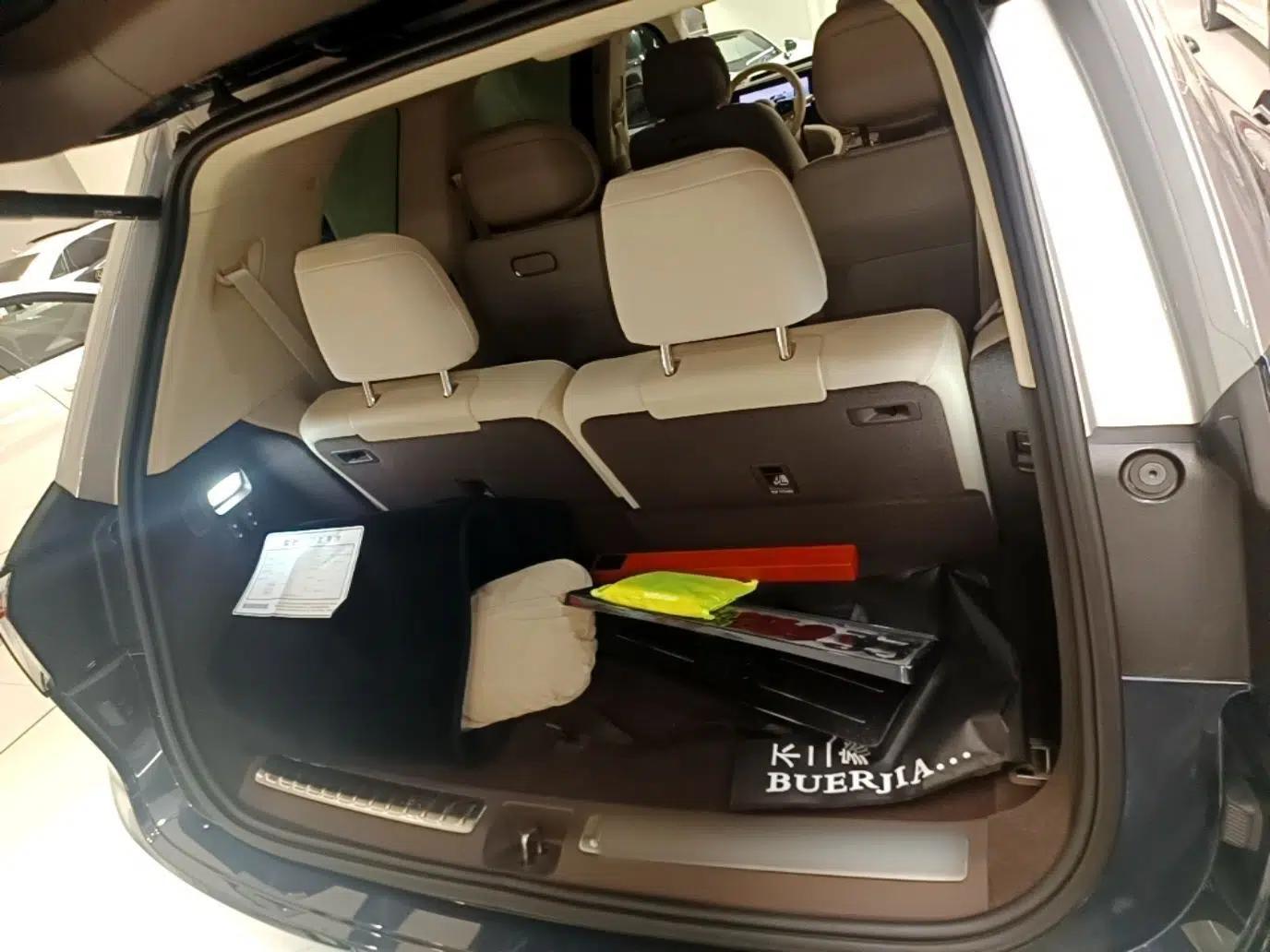 Hima AITO M9 2024 Range-Extended Ultra Version 42 kWh 6-Seater Model — миниатюра 22