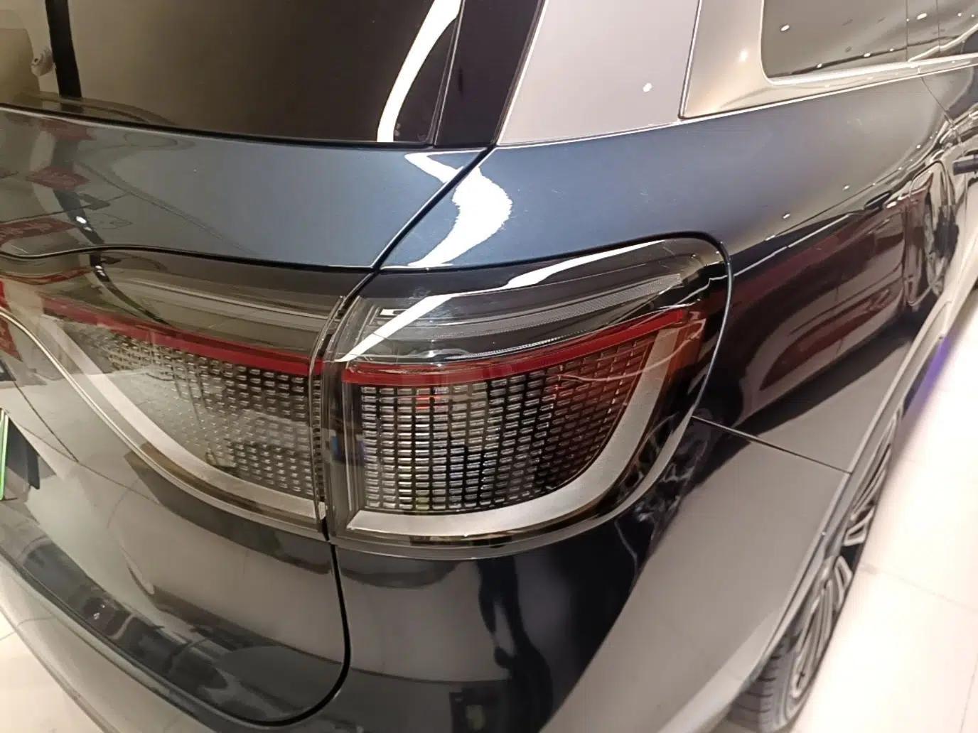 Hima AITO M9 2024 Range-Extended Ultra Version 42 kWh 6-Seater Model — миниатюра 9