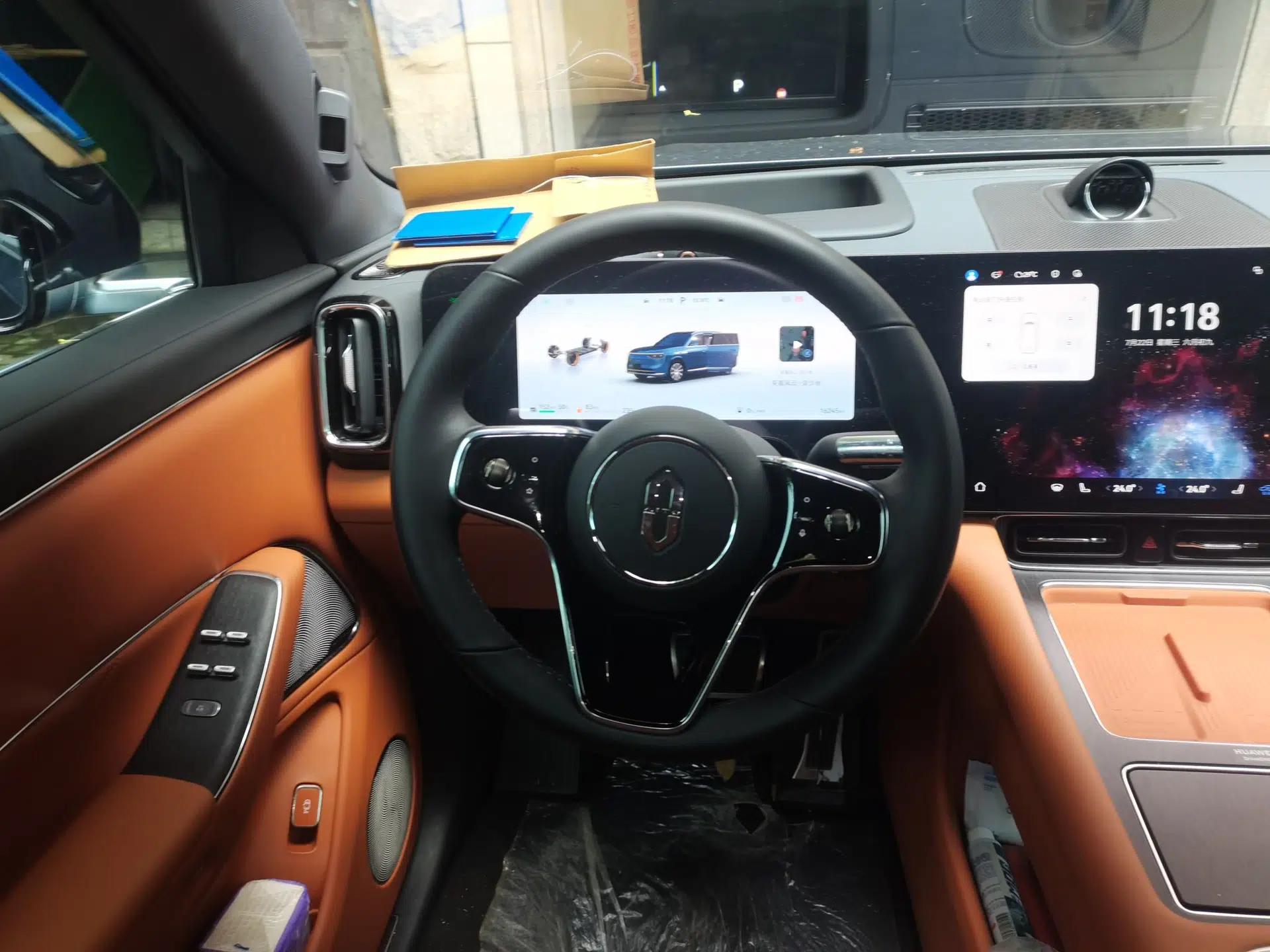 Hima AITO M8 2025 Extended-Range Ultra Version 53.4 kWh 6-Seater Edition — миниатюра 10