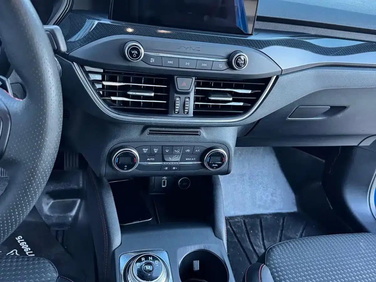 2020 Ford Focus Sedan EcoBoost 180 Automatic ST Line — миниатюра 11