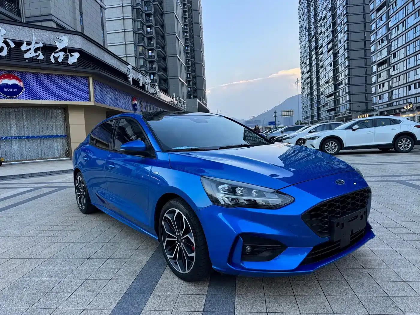 2020 Ford Focus Sedan EcoBoost 180 Automatic ST Line — миниатюра 4