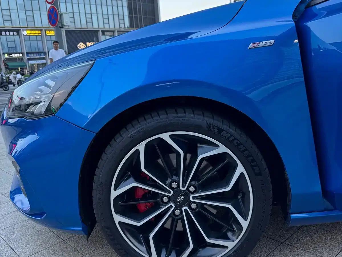 2020 Ford Focus Sedan EcoBoost 180 Automatic ST Line — миниатюра 5