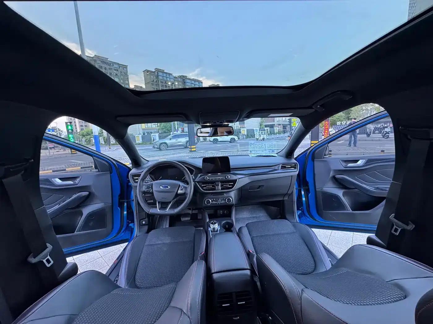 2020 Ford Focus Sedan EcoBoost 180 Automatic ST Line — миниатюра 8