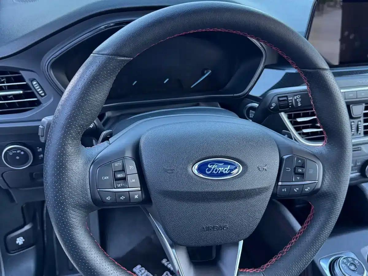 2020 Ford Focus Sedan EcoBoost 180 Automatic ST Line — миниатюра 9