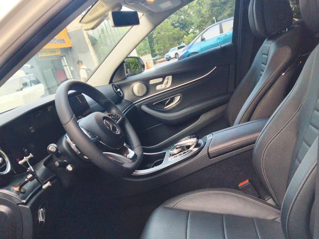 Mercedes-Benz E-Class 2018 E 300 L Sporty and Stylish Model — миниатюра 15