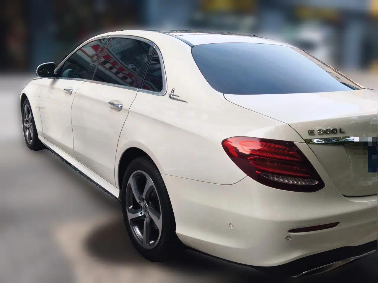 Mercedes-Benz E-Class 2018 E 300 L Sporty and Stylish Model — миниатюра 4
