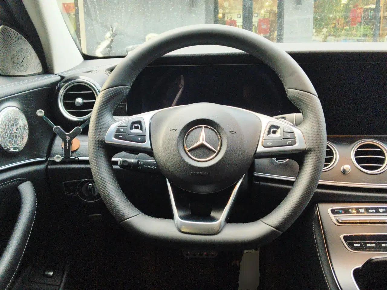 Mercedes-Benz E-Class 2018 E 300 L Sporty and Stylish Model — миниатюра 10