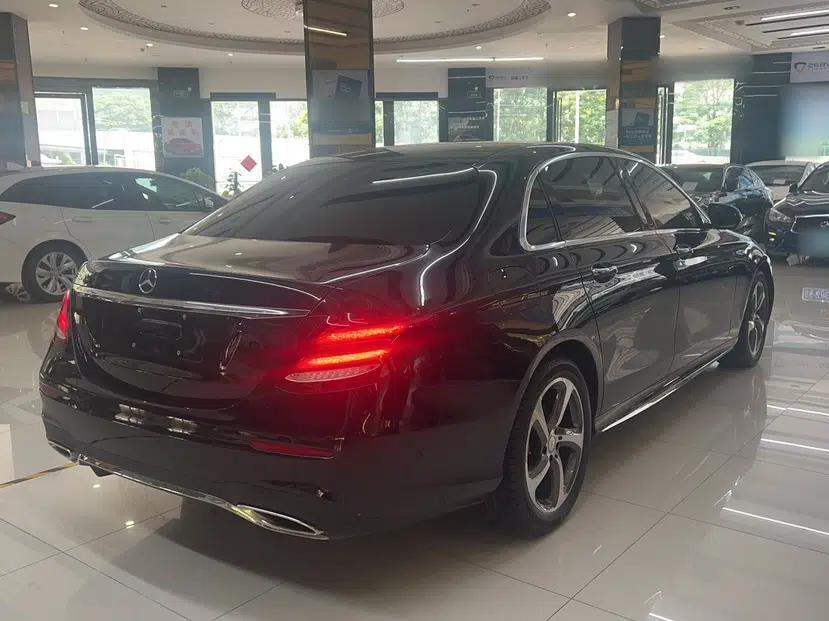 Mercedes-Benz E-Class 2017 E 300 L Sporty and Stylish Model — миниатюра 6