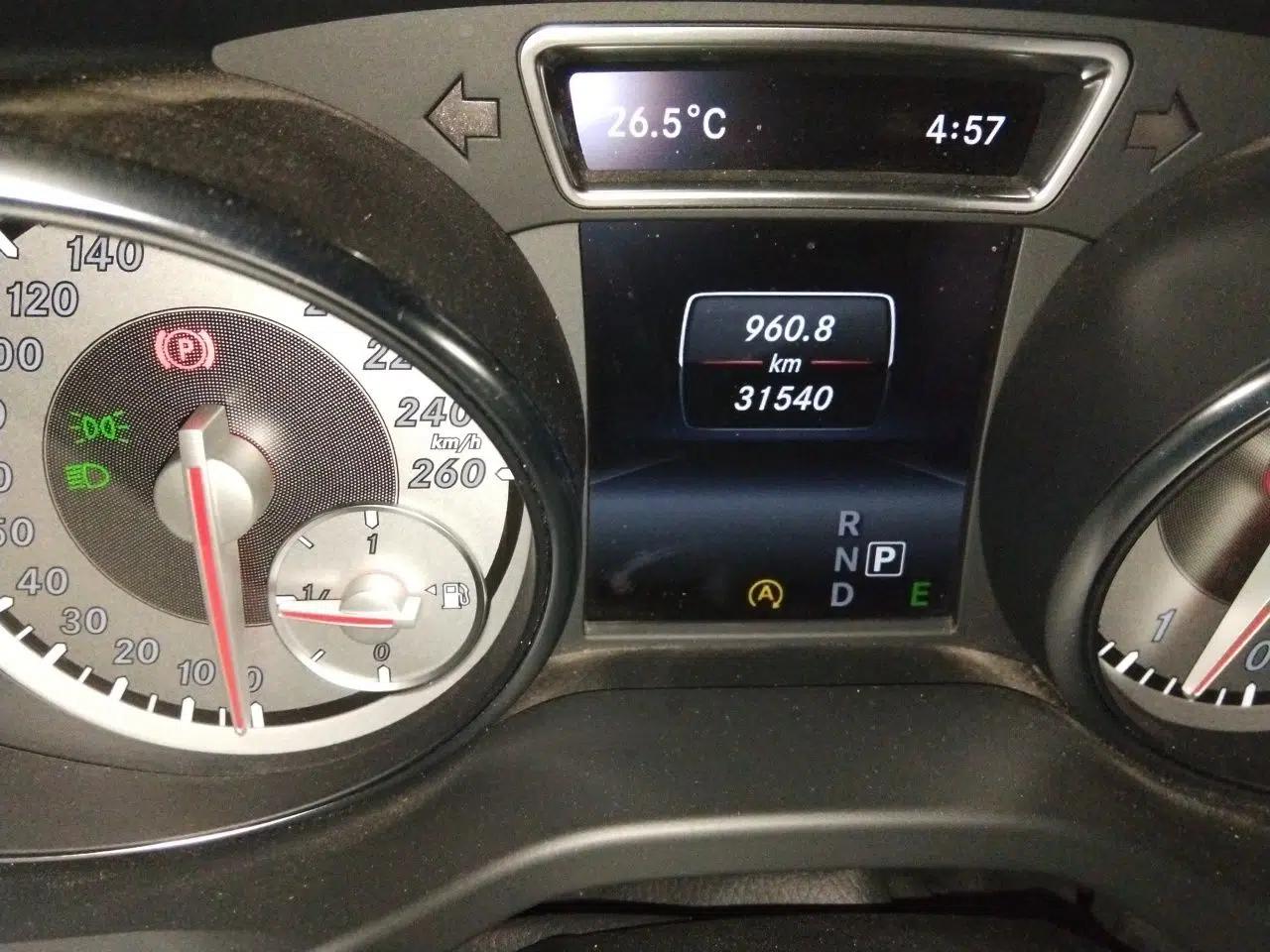 Mercedes-Benz GLA 2015 GLA 220 4MATIC Fashion Model — миниатюра 12