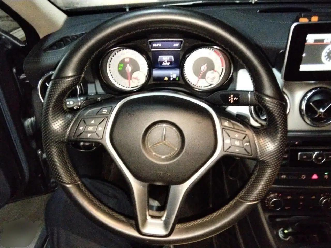 Mercedes-Benz GLA 2015 GLA 220 4MATIC Fashion Model — миниатюра 10