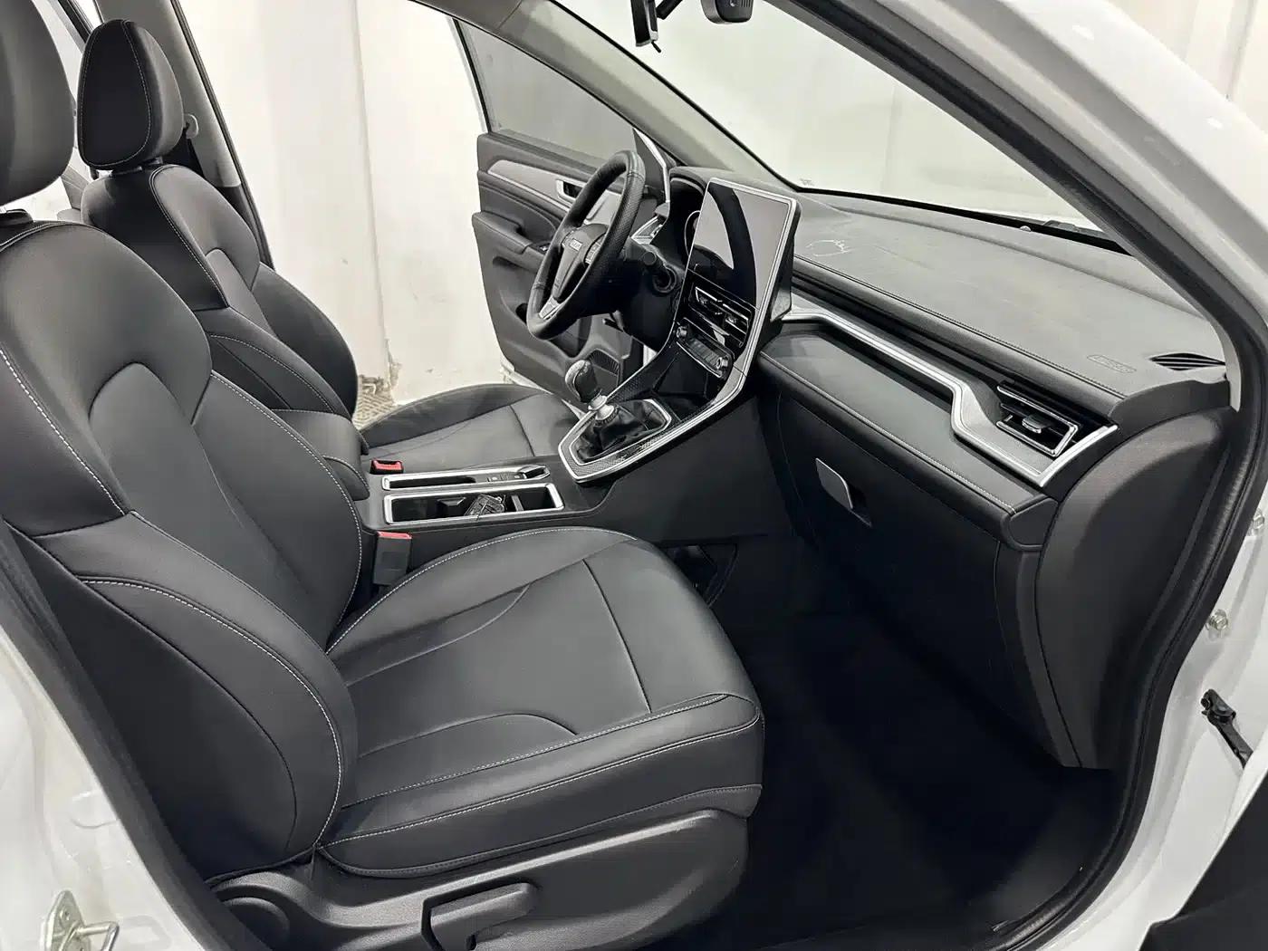 Haval M6 2021 PLUS 1.5T Manual Luxury Intelligent Connectivity Edition — миниатюра 4