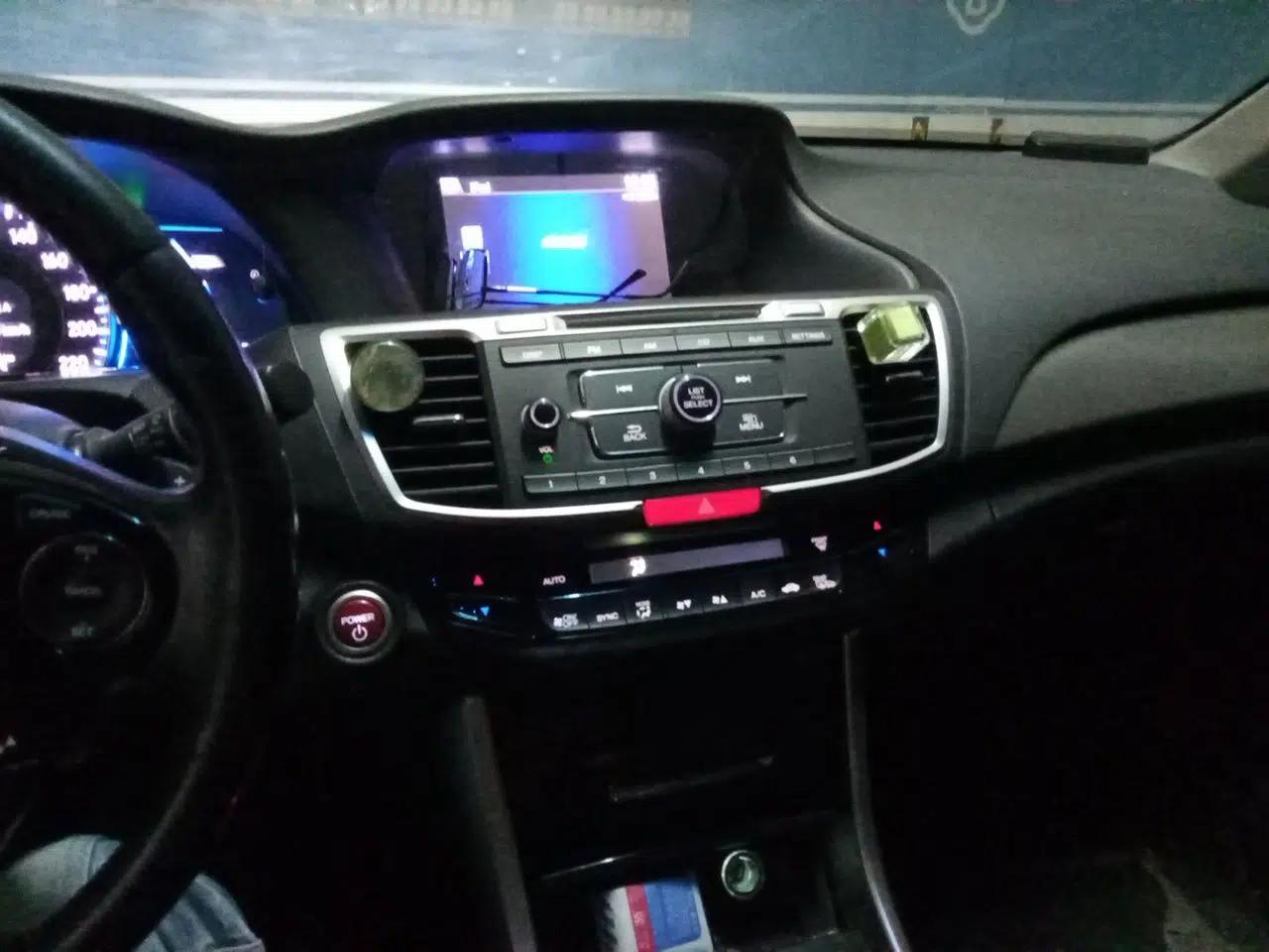 Honda Accord 2016 Hybrid 2.0L Sharp Edition — миниатюра 13
