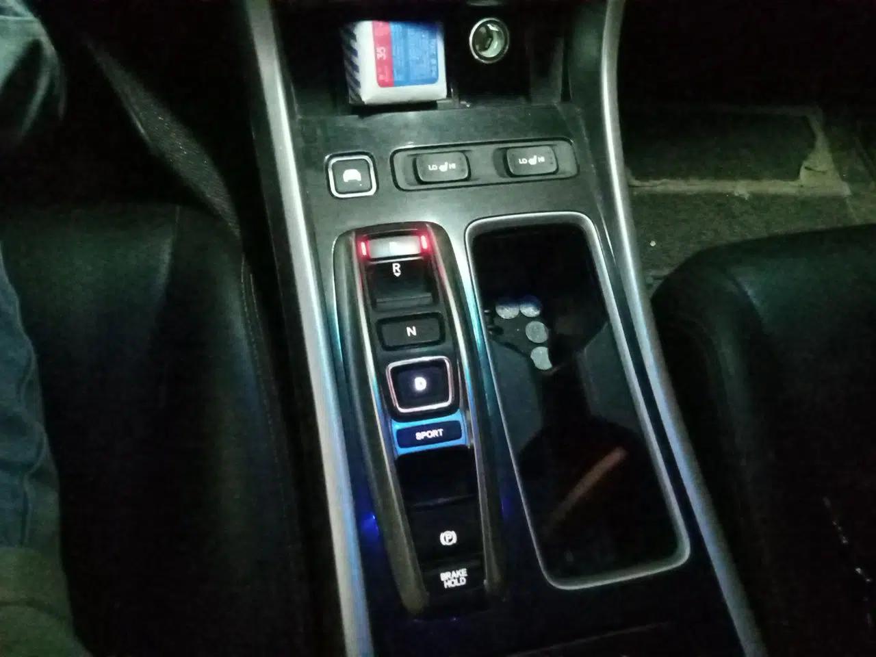 Honda Accord 2016 Hybrid 2.0L Sharp Edition — миниатюра 14