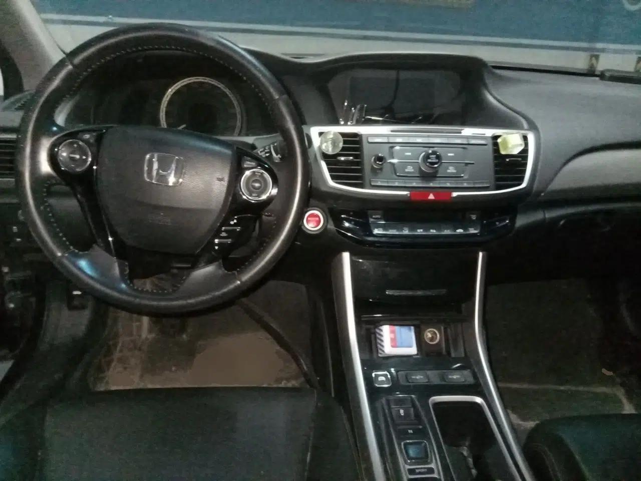 Honda Accord 2016 Hybrid 2.0L Sharp Edition — миниатюра 9