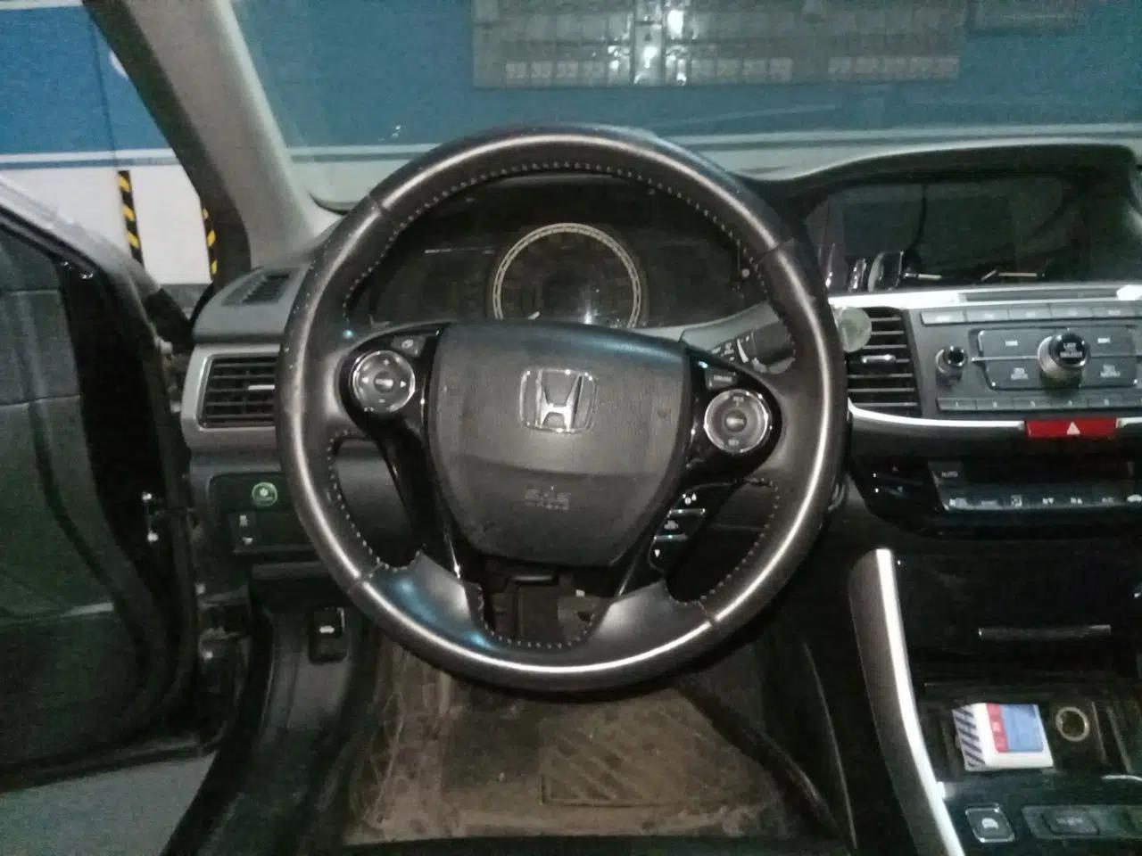 Honda Accord 2016 Hybrid 2.0L Sharp Edition — миниатюра 10
