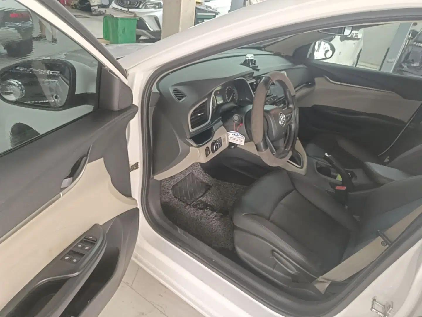 Buick GT 2016 15N Automatic Entry-Level Trim — миниатюра 18
