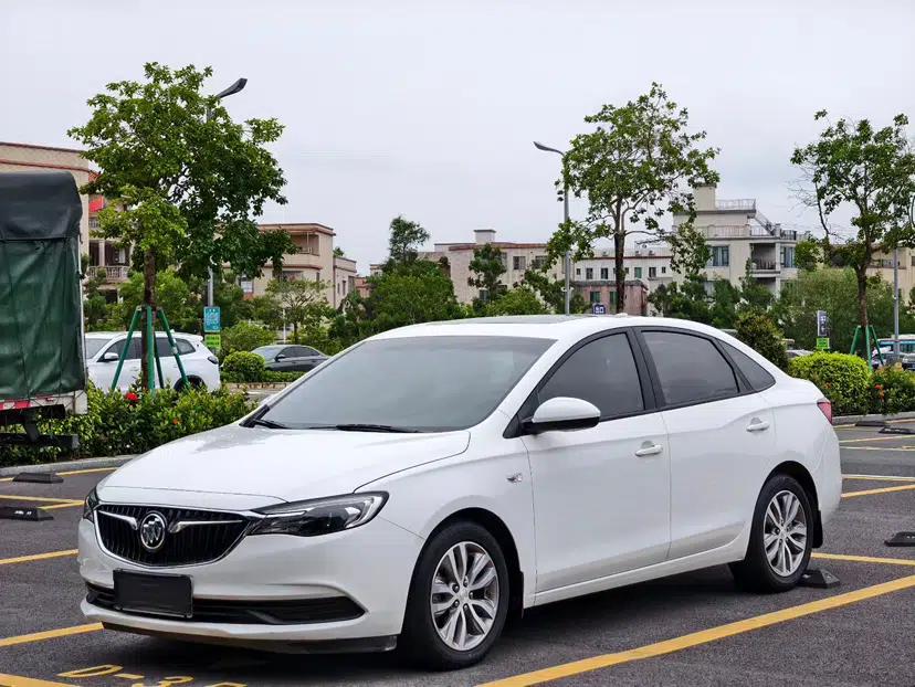 Buick GT 2021 1.3T Automatic Mild Hybrid Elite Version — миниатюра 1