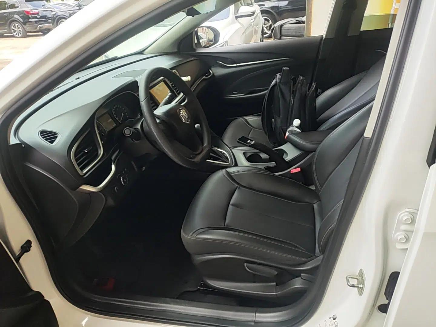 Buick GT 2021 1.3T Automatic Mild Hybrid Elite Version — миниатюра 22