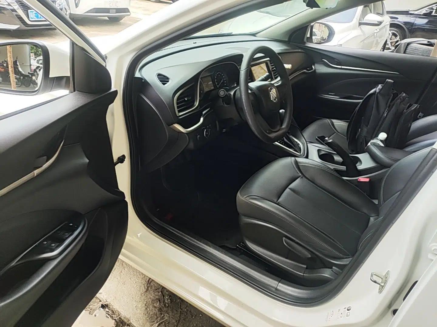 Buick GT 2021 1.3T Automatic Mild Hybrid Elite Version — миниатюра 23
