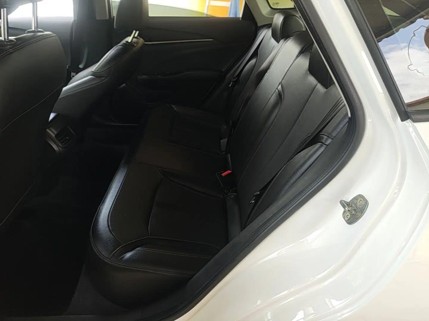 Buick GT 2021 1.3T Automatic Mild Hybrid Elite Version — миниатюра 25