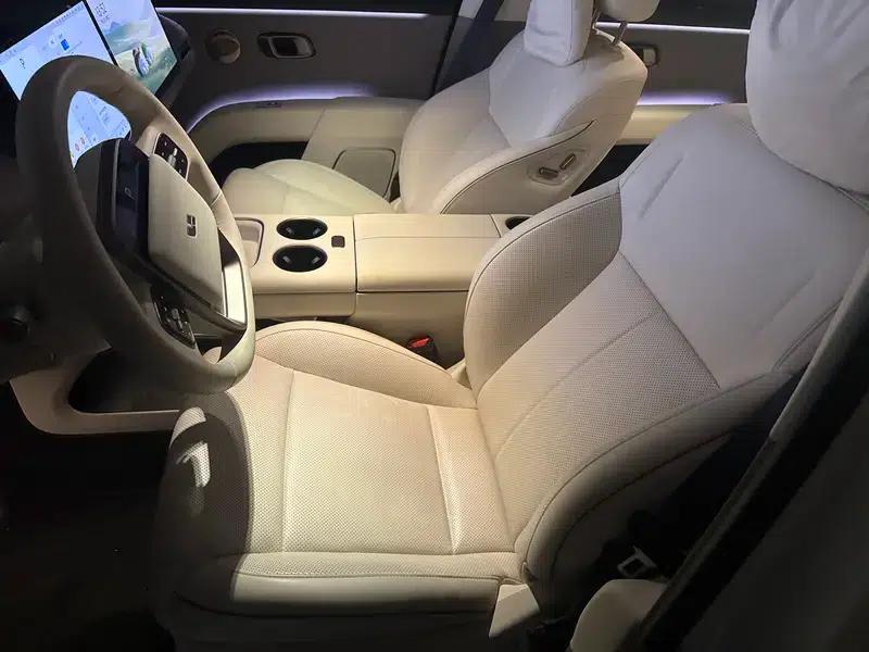 Li Auto i8 2025 Standard Edition — миниатюра 30