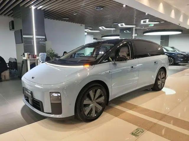 Li Auto i8 2025 Standard Edition