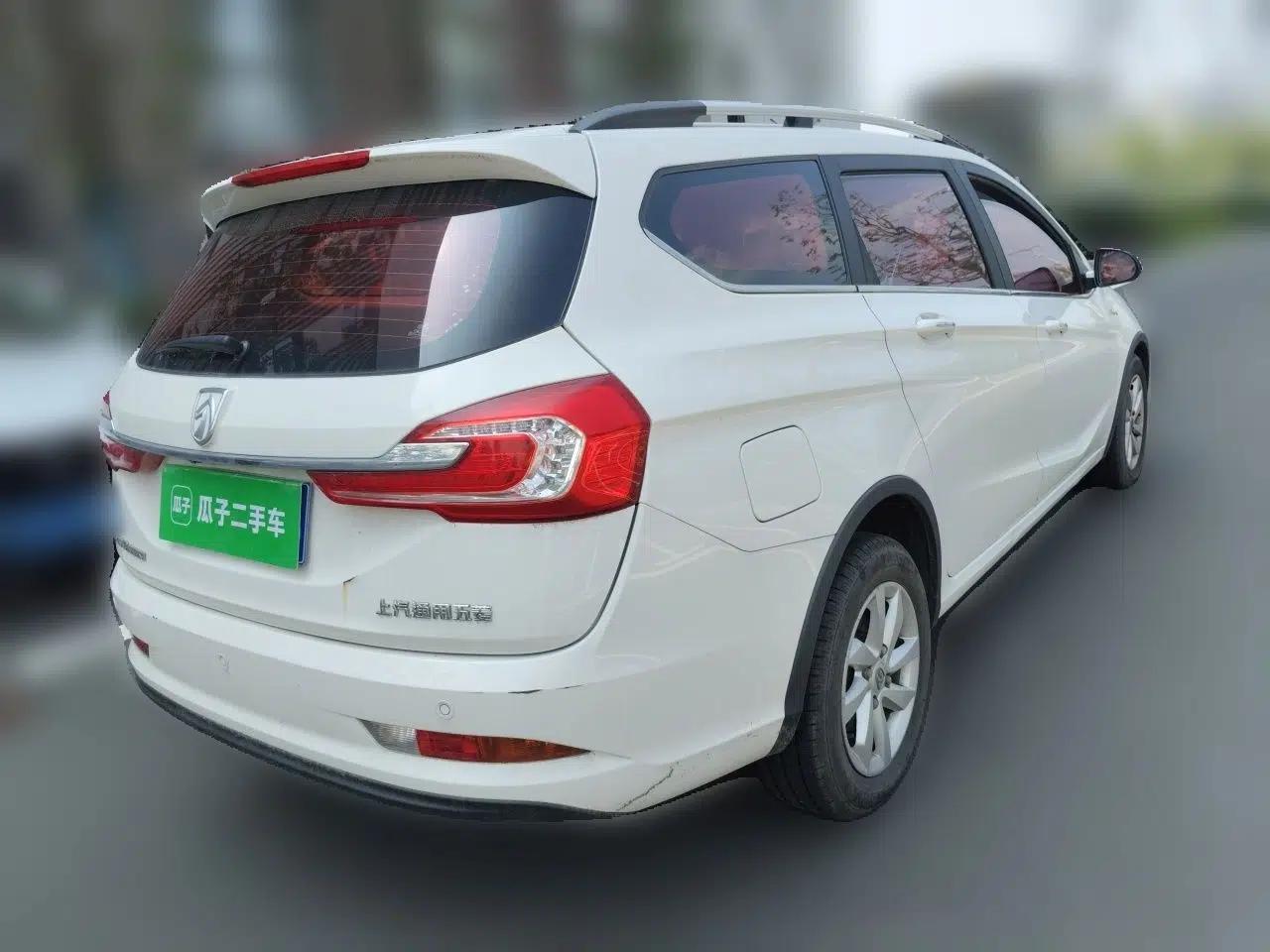 Baojun 310W 2017 1.5L Manual Fashion Model China V — миниатюра 6