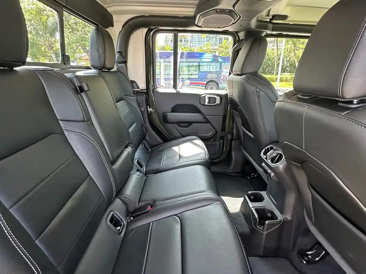 Gladiator 2023 3.6L Overland — миниатюра 20