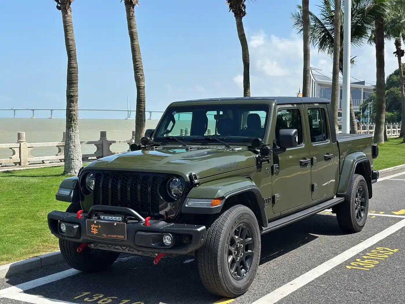 Gladiator 2023 3.6L Overland — миниатюра 3