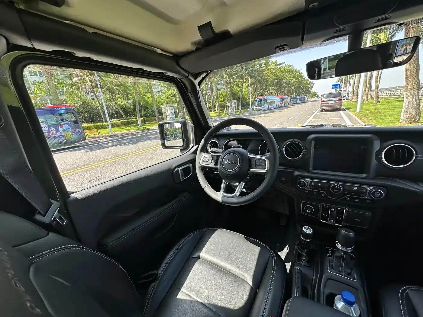 Gladiator 2023 3.6L Overland — миниатюра 22
