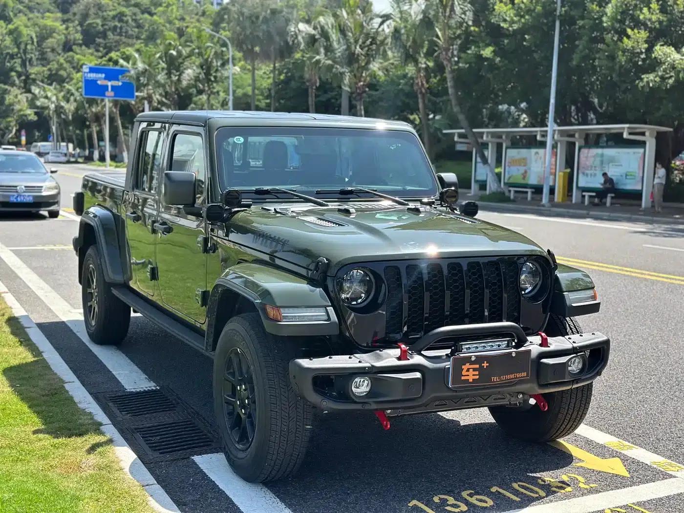Gladiator 2023 3.6L Overland — миниатюра 5