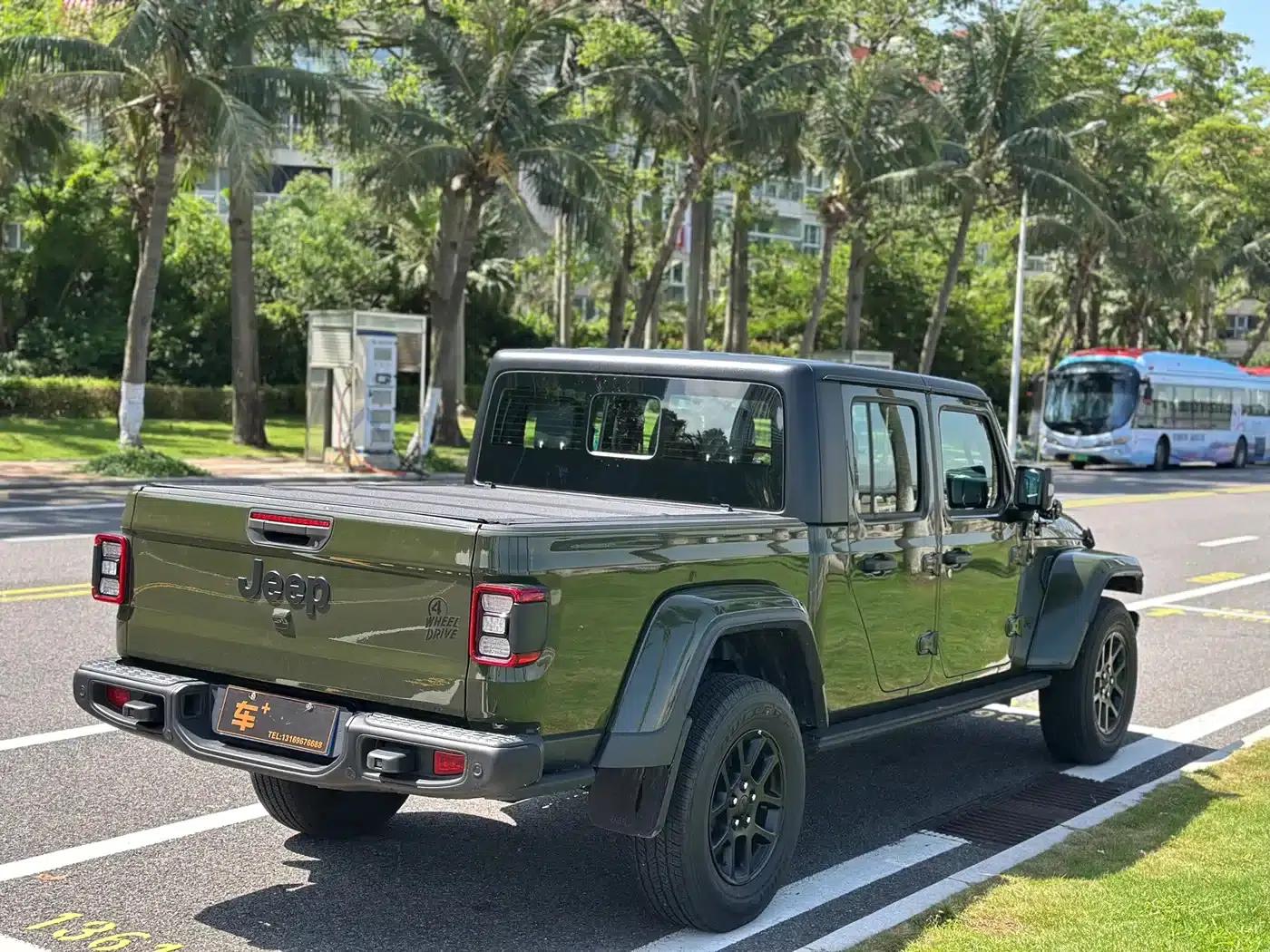 Gladiator 2023 3.6L Overland — миниатюра 9
