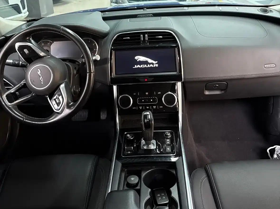 Jaguar XEL 2020 2.0T 200PS S Progressive Elegance Edition — миниатюра 15