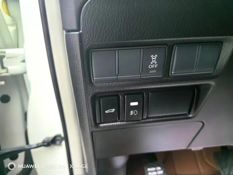 Nissan Patrol Y61 2018 4.0L Automatic 4WD 7-Seater Parallel Import — миниатюра 14