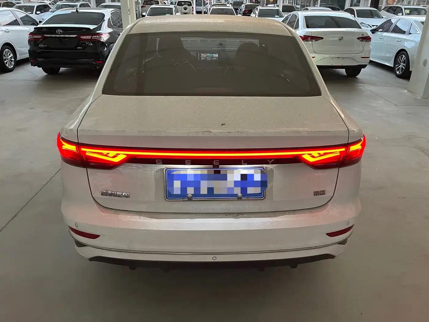Geely Emgrand 2022 4th Generation 1.5L CVT Premium — миниатюра 10