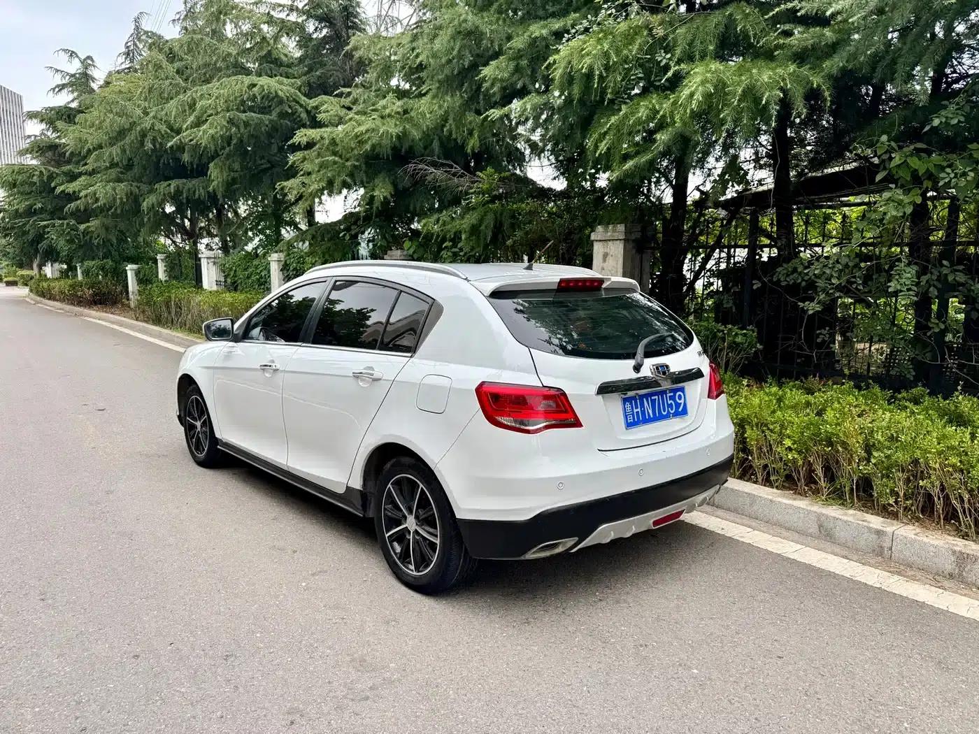 Geely Emgrand 2016 Hatchback RS 1.5L Manual Upgrade Version — миниатюра 3