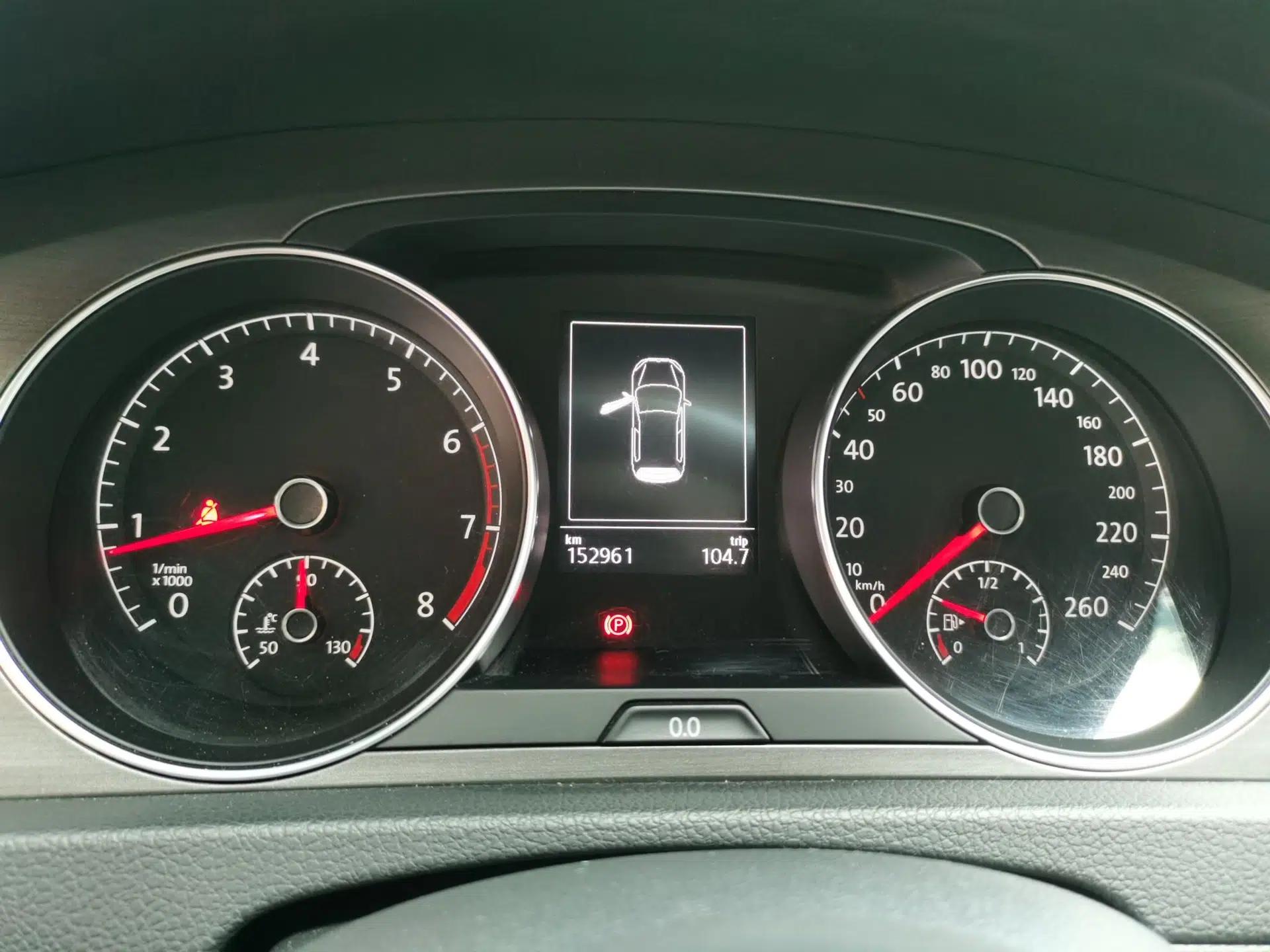 Volkswagen Golf 2015 1.6L Automatic Fashion Model — миниатюра 11
