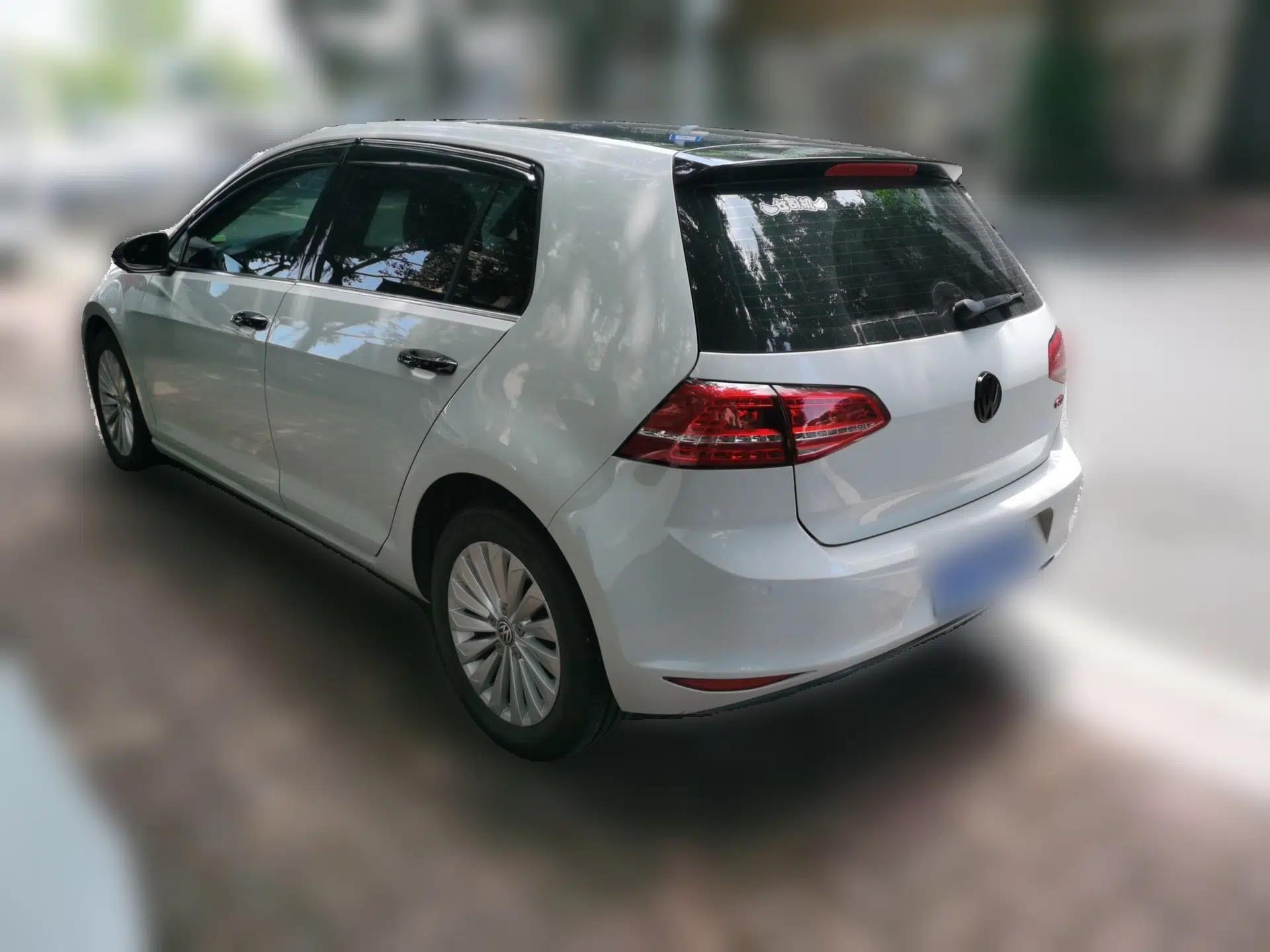 Volkswagen Golf 2015 1.6L Automatic Fashion Model — миниатюра 4