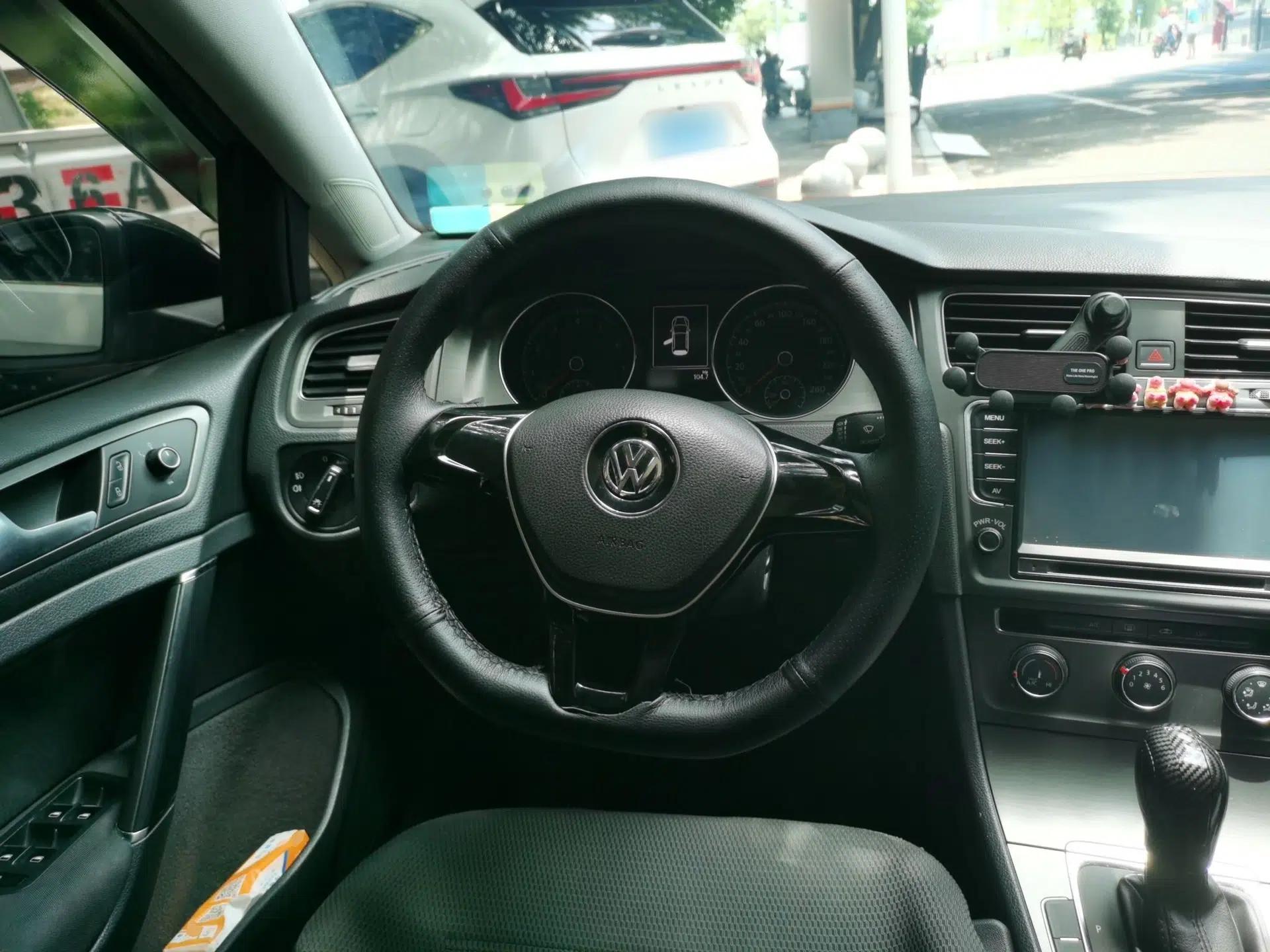 Volkswagen Golf 2015 1.6L Automatic Fashion Model — миниатюра 10