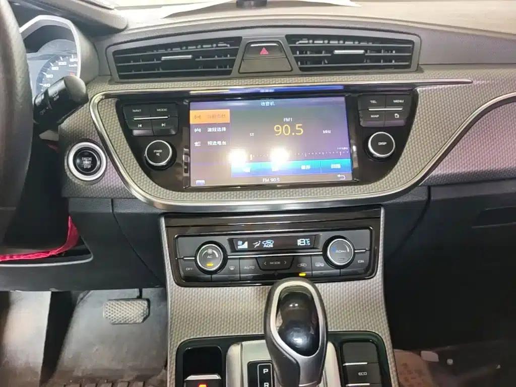 Geely GS 2016 Elegant Edition 1.3T Automatic Leading Model — миниатюра 13
