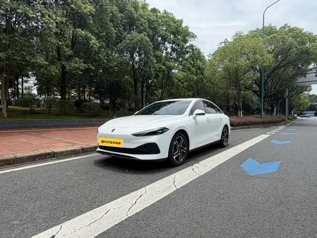 Roewe D7 DMH 2025 125 World Champion Edition