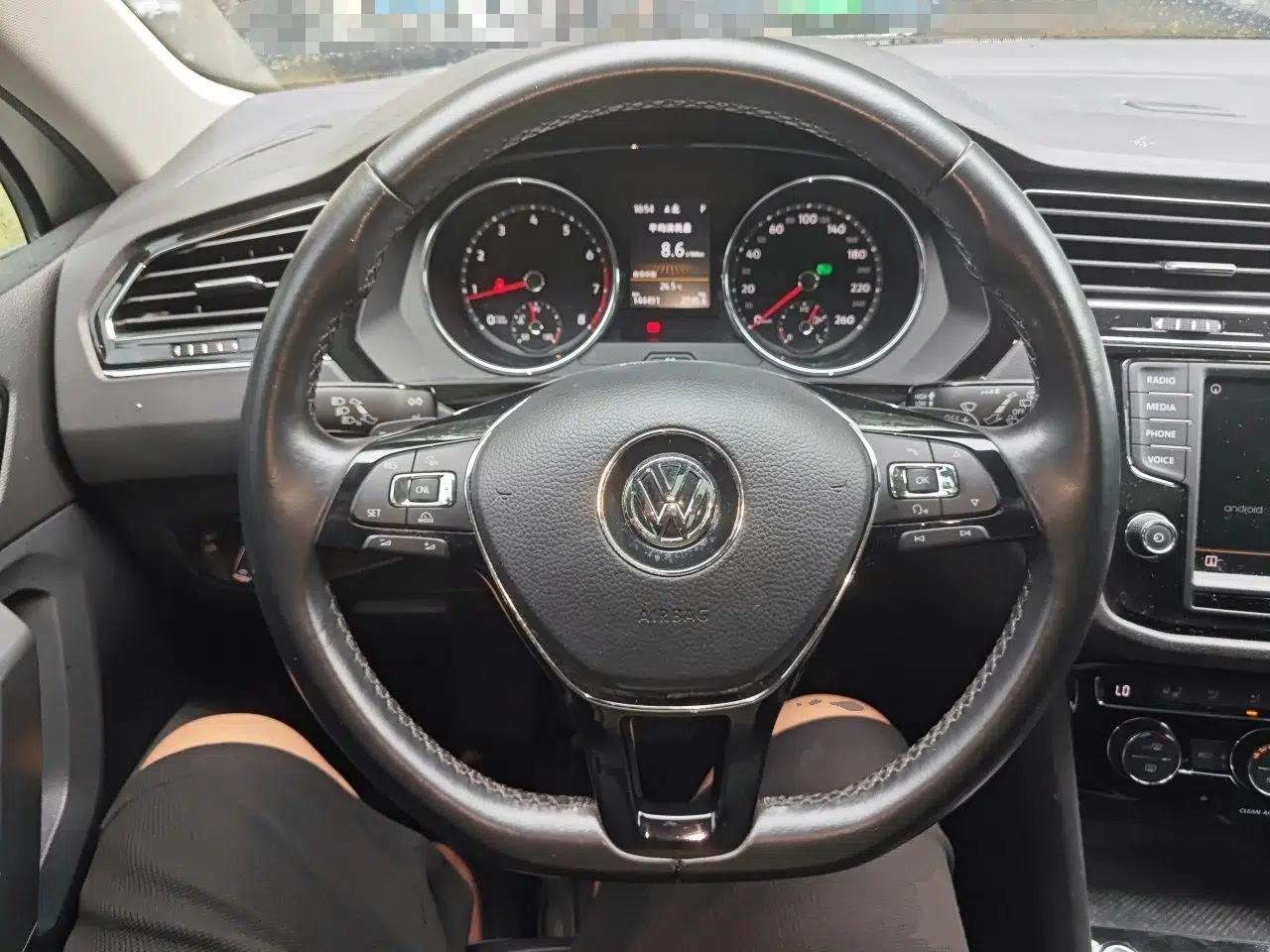 Volkswagen Tiguan L 2018 330TSI Automatic Two-Wheel Drive Luxury Edition — миниатюра 10