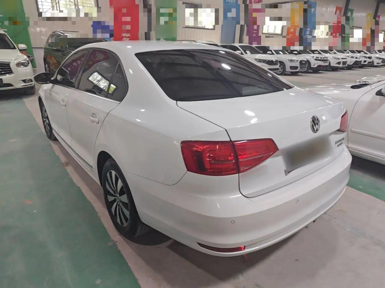 Volkswagen Sagitar 2017 180TSI Automatic Luxury Edition — миниатюра 4