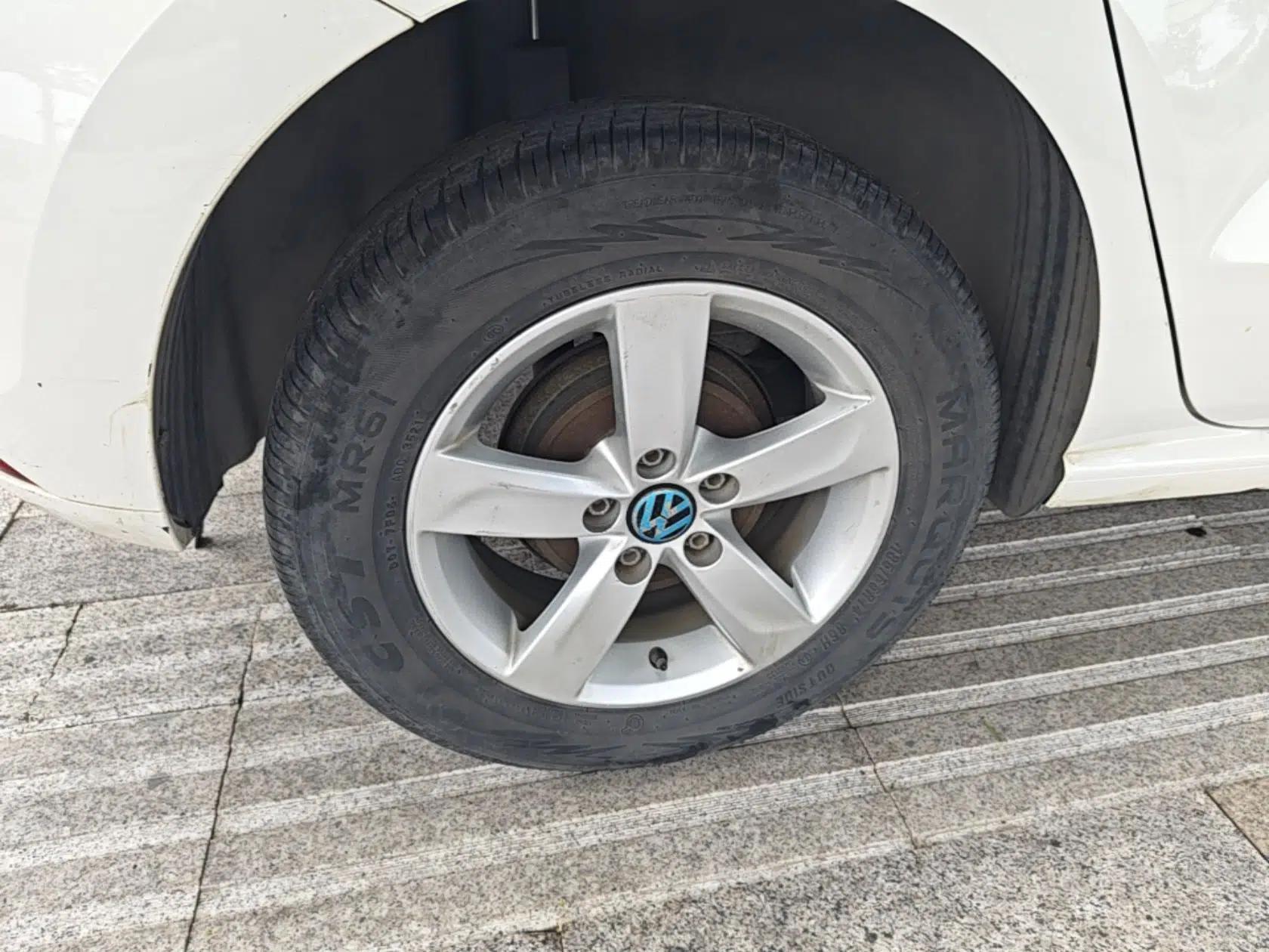 Volkswagen Polo 2014 1.4L Manual Fashion Edition — миниатюра 11